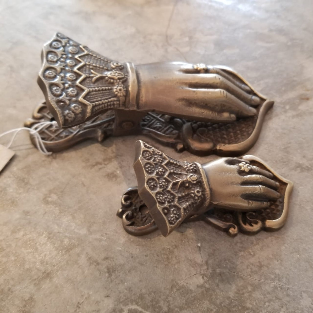 Antique Brass Hand Hanging Clips – Canggu & Co