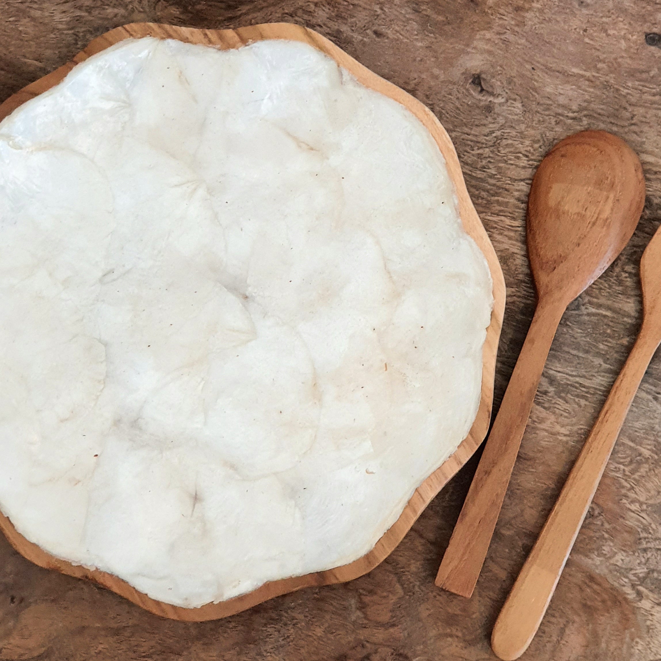 Wooden Plate with Seashell Coating β Canggu & Co