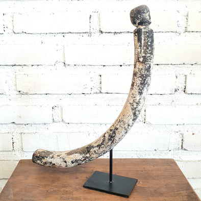 Long Curved Face with Stand