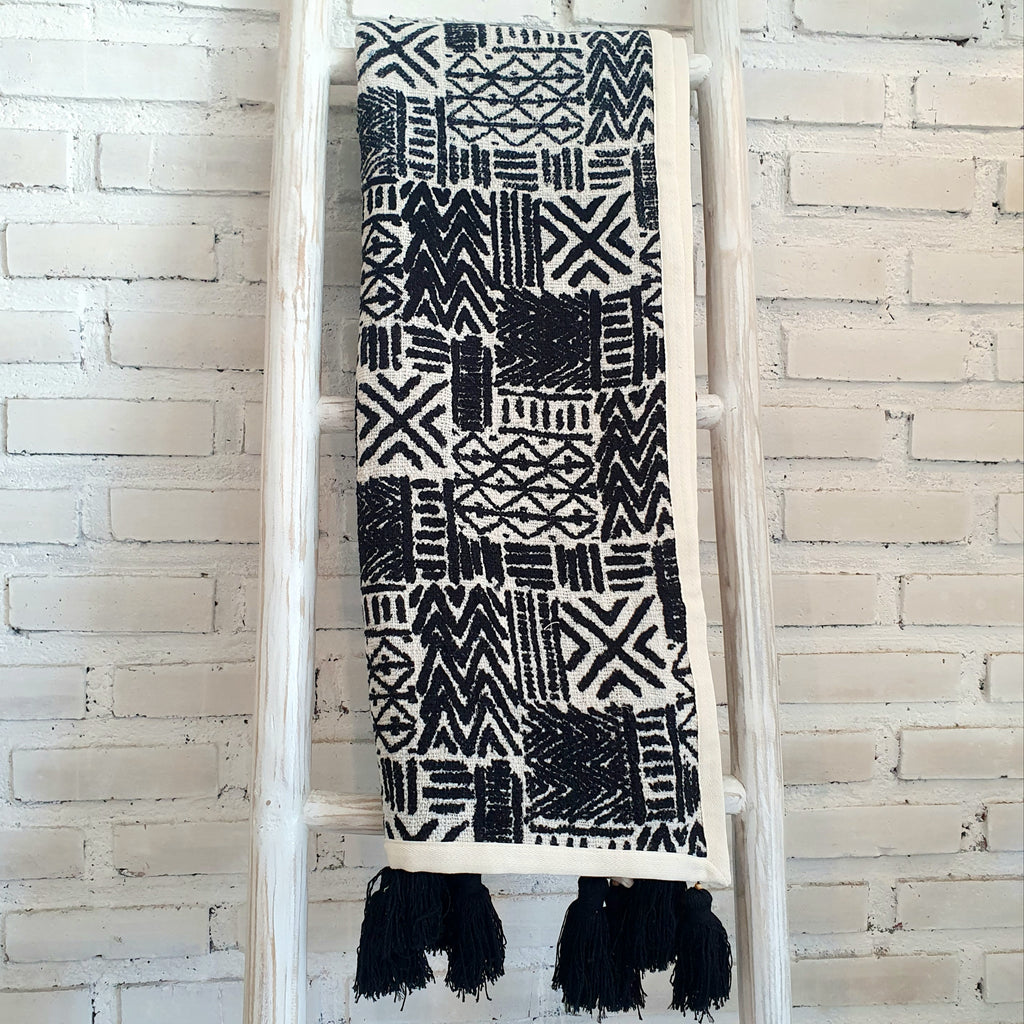 Black Arrow Pattern Throw With Black Tassel – Canggu & Co