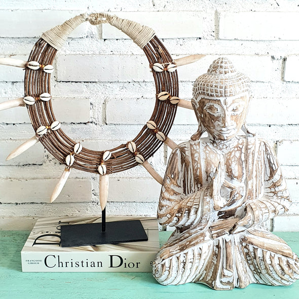 Shell Necklace on Stand (W)