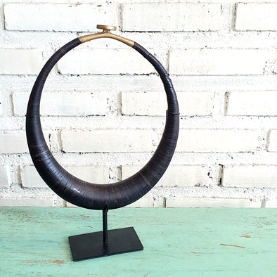 Nias Necklace on Stand (W)