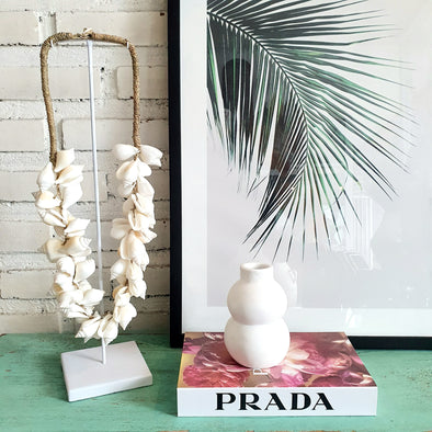 White Shell Necklace on Stand (W)