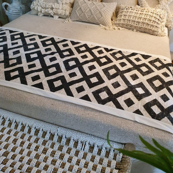 Black & White Diamond Pattern Printed Bed Runner