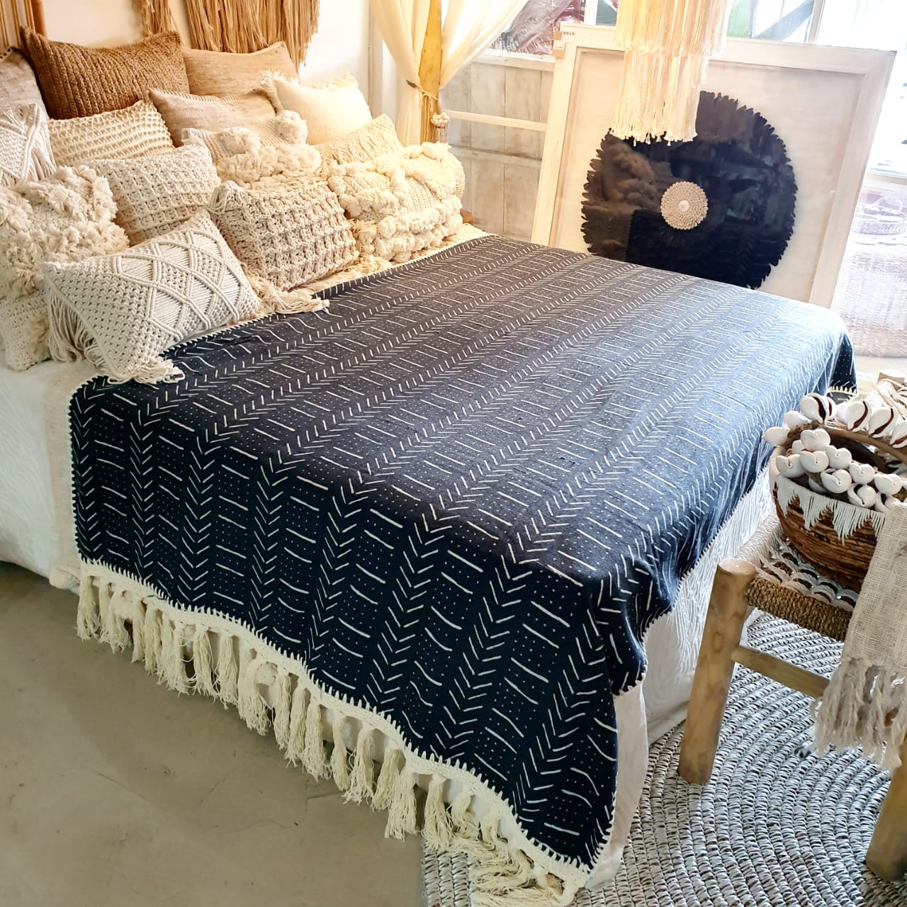 Patterned Throwa Black Arrow Pattern Throw With Natural Fringe – Canggu & Co