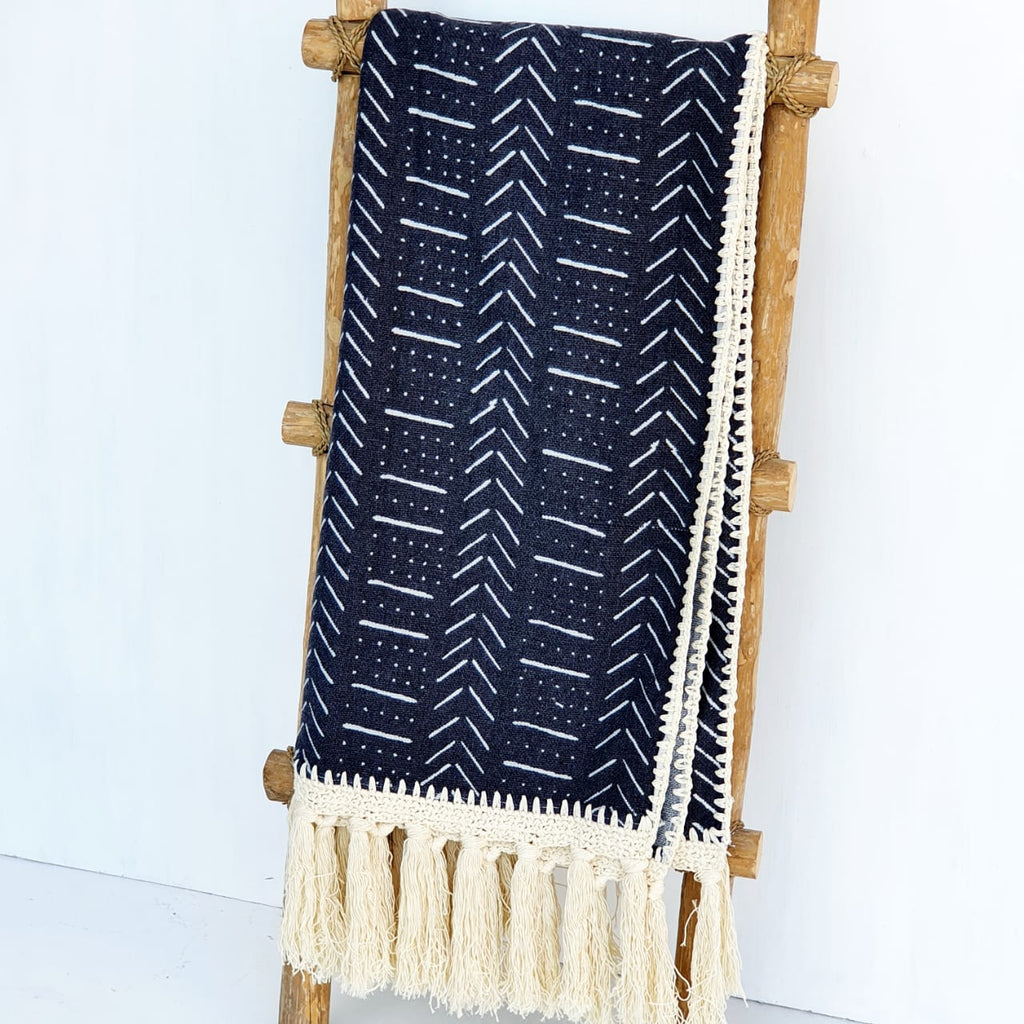 Black Arrow Pattern Throw With Natural Fringe – Canggu & Co