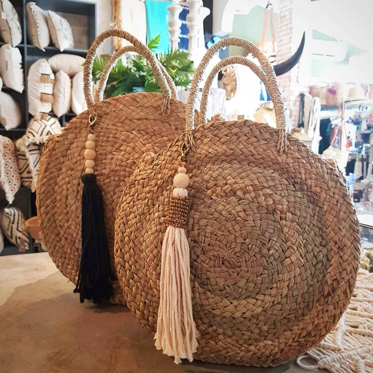 Straw Wooden Round Bag QTKJ Hand-Woven Round Rattan Wooden Handle