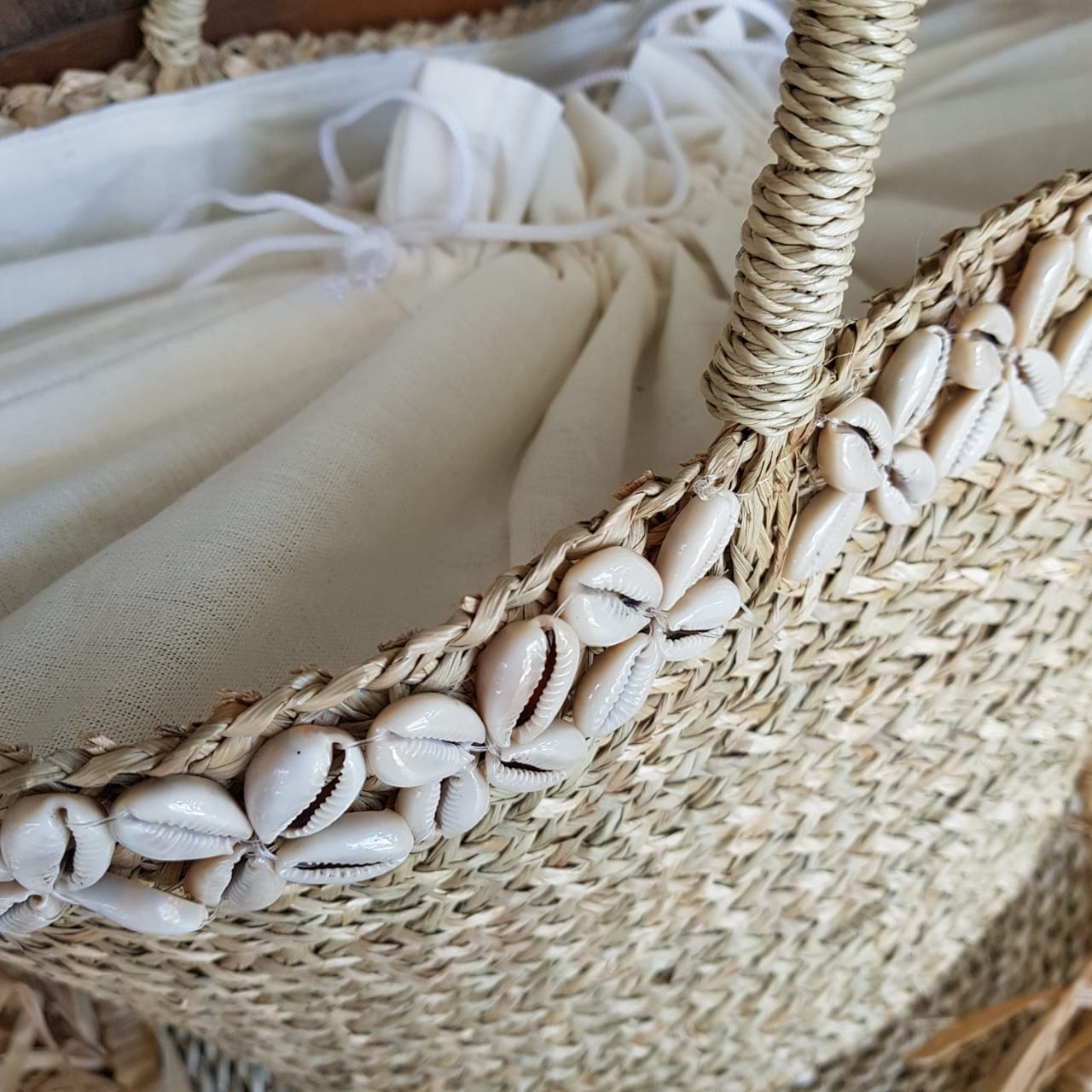 Straw bag discount with shells