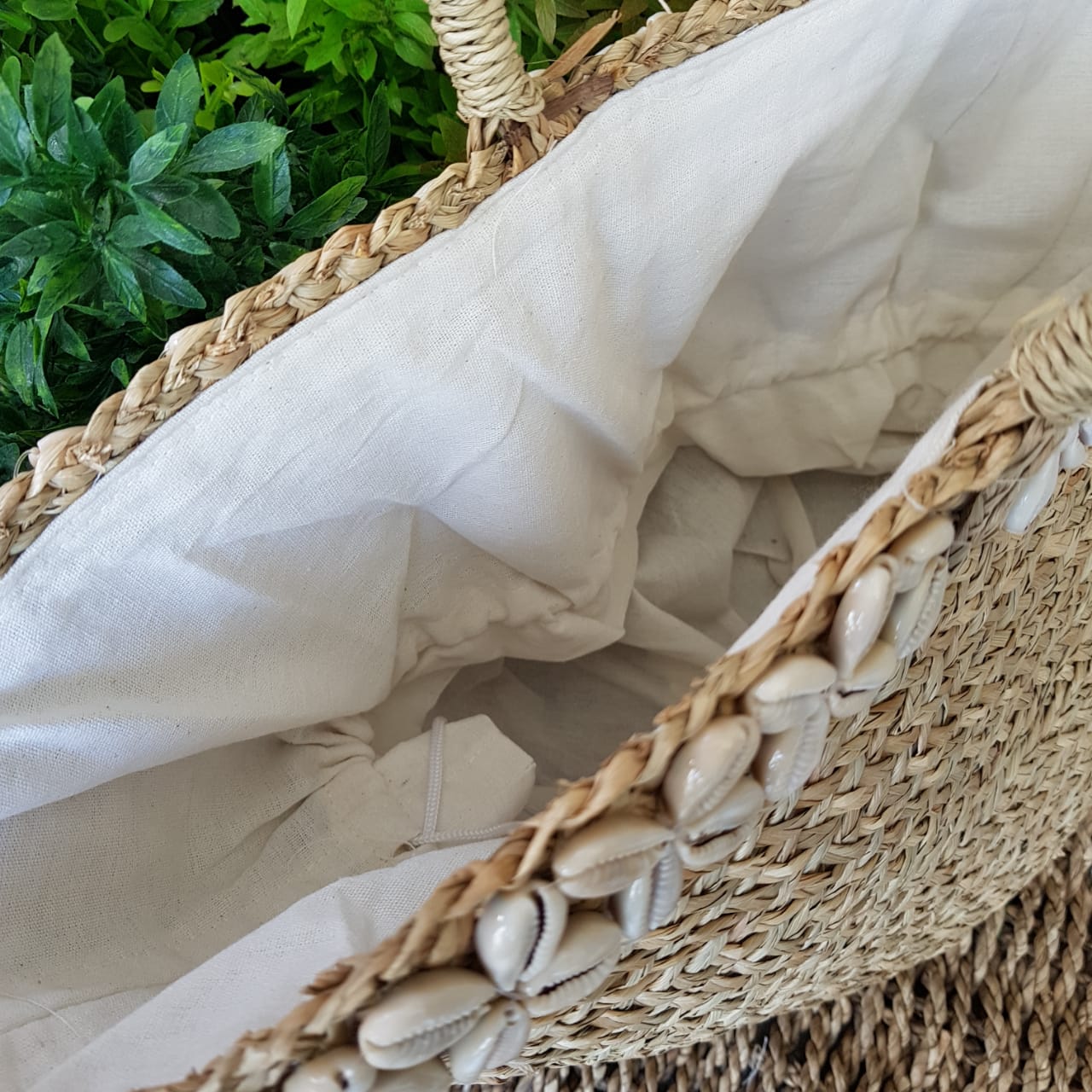 Straw bag with shells discount