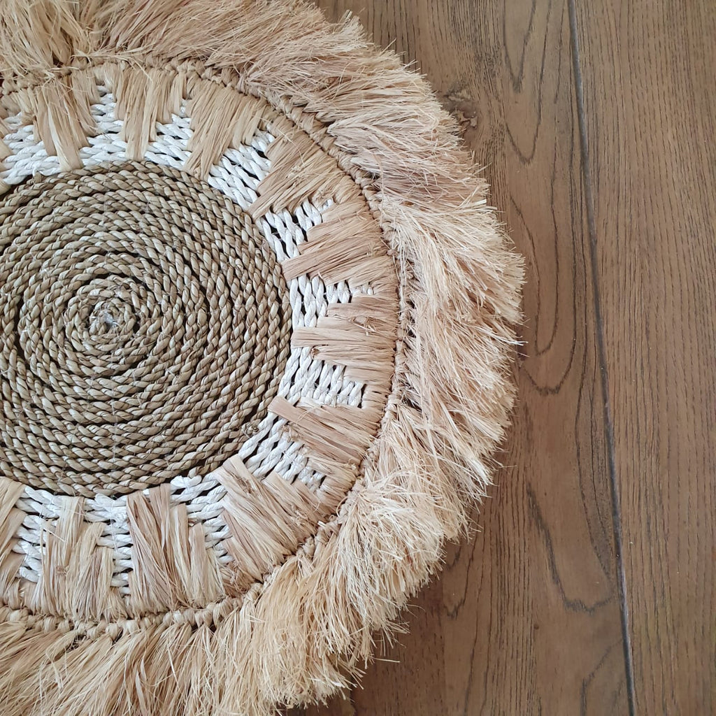 Natural Round Raffia and Grass Straw Placemat – Canggu & Co