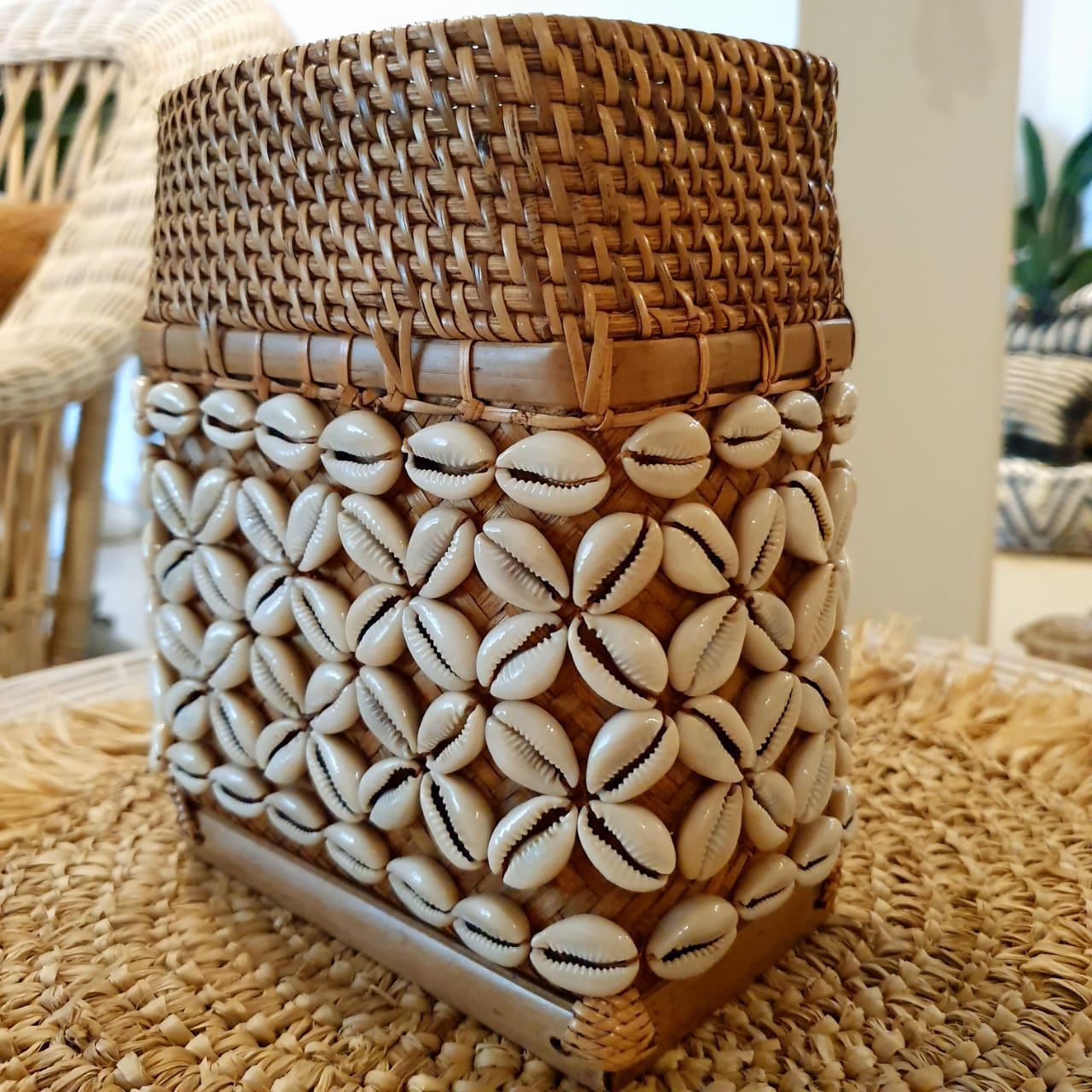 Small Rattan Box With Shell Motif – Canggu & Co