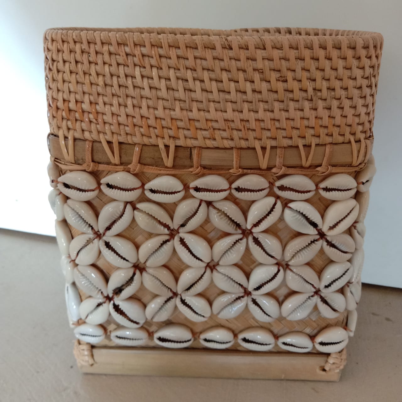 Small Rattan Box With Shell Motif – Canggu & Co
