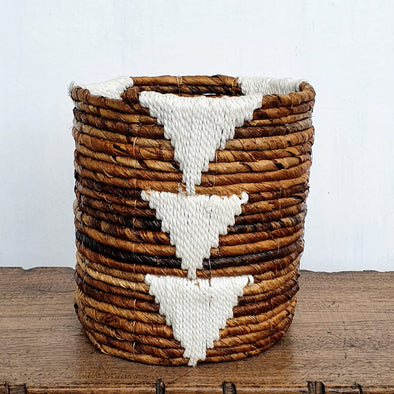 Round Banana Leaf & White Macrame Basket Set